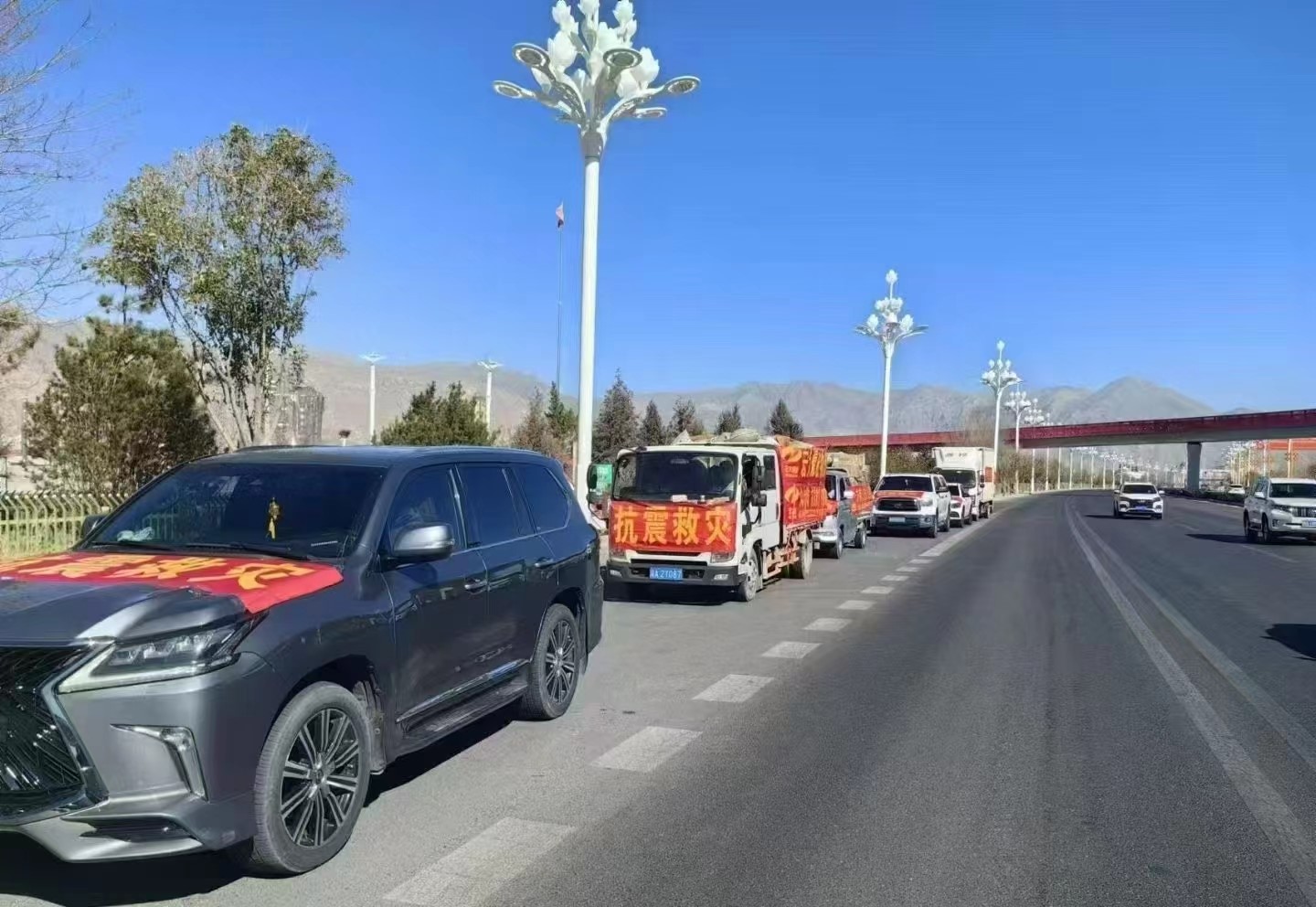 1740618524104481.jpg 抗震救灾 我们在行动(1) (1).jpg