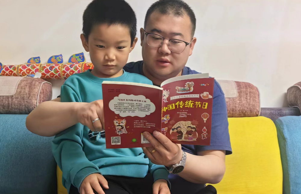 8宏大民爆开展“书香宏大 阅见未来”亲子阅读活动_副本.png