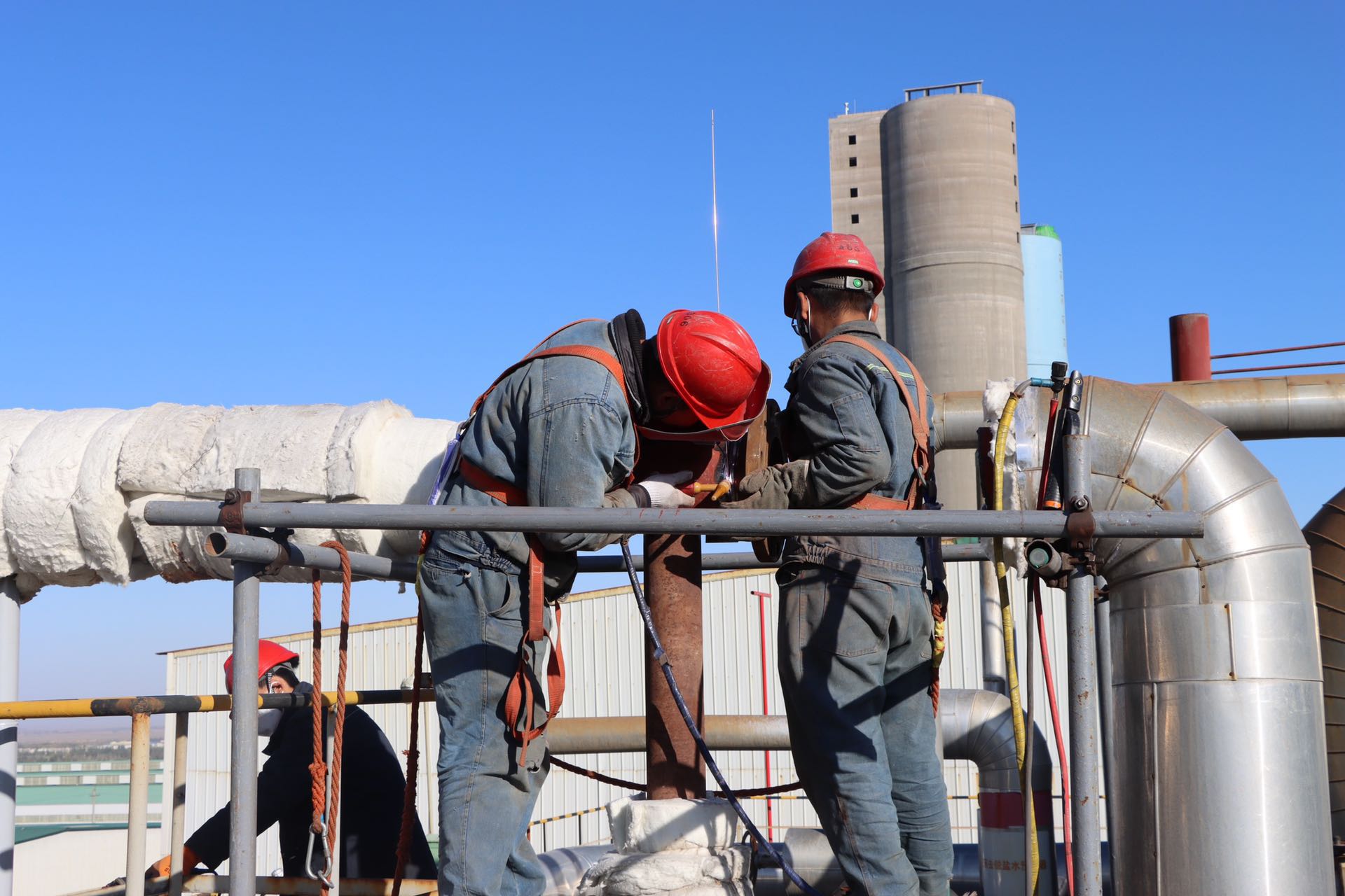 1746587886716995.jpg 设备运维工程师.jpg